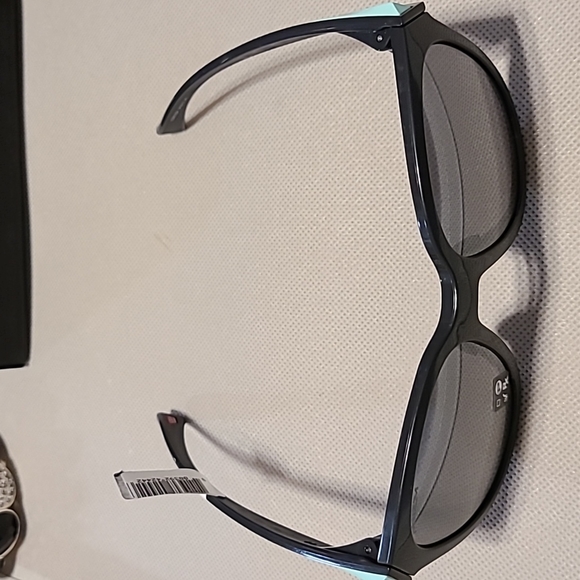OAKLEY SUNGLASSES - Picture 2 of 11